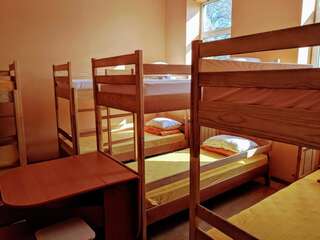 Хостелы Krone Hostel Ужгород Кровать в общем номере для мужчин и женщин с 10 кроватями-4