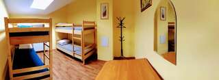 Хостелы Krone Hostel Ужгород Кровать в общем 4-местном номере для мужчин и женщин-4