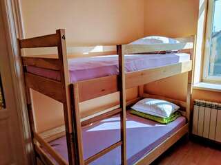 Хостелы Krone Hostel Ужгород Спальное место на двухъярусной кровати в общем номере для мужчин и женщин-8